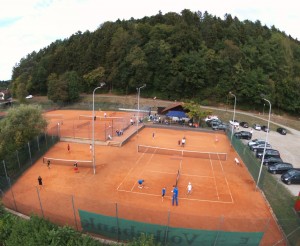 tennisplatzmitdrohnekleiner
